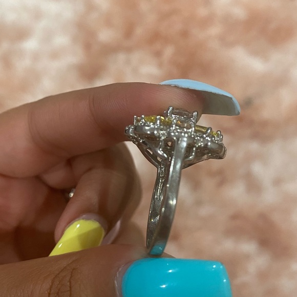 Ring 💍 - Picture 4 of 6